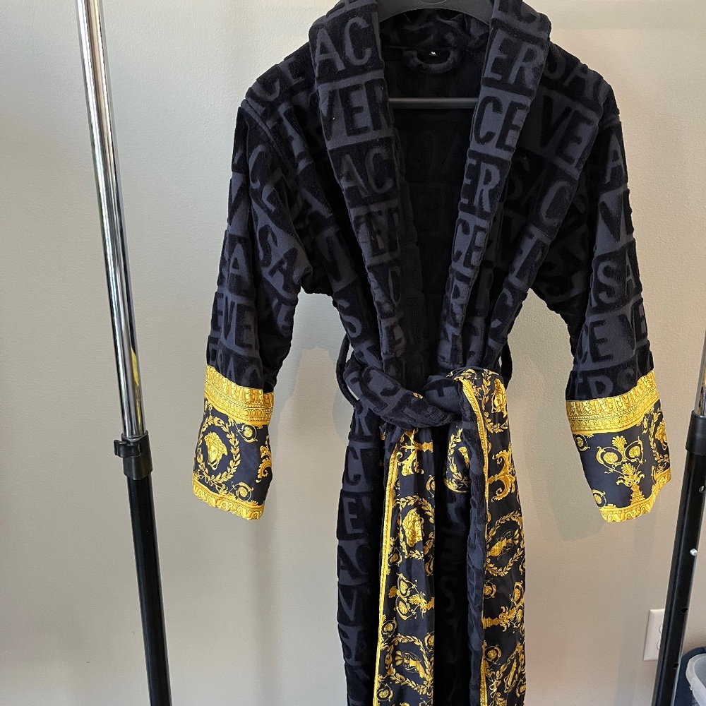 Versace robe, Medium comes with box